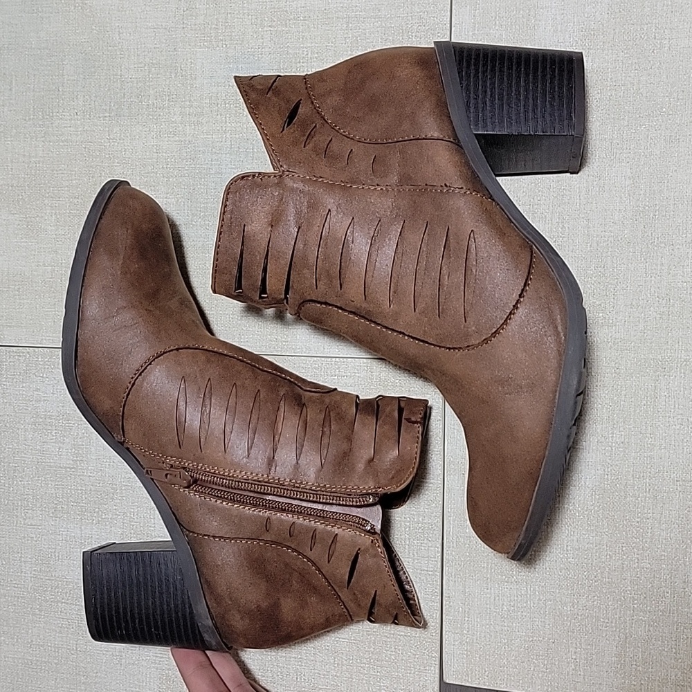 Arizona Oxford Booties